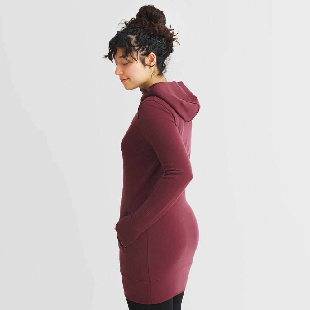 Studio model is 5'8'' and wearing a size Small