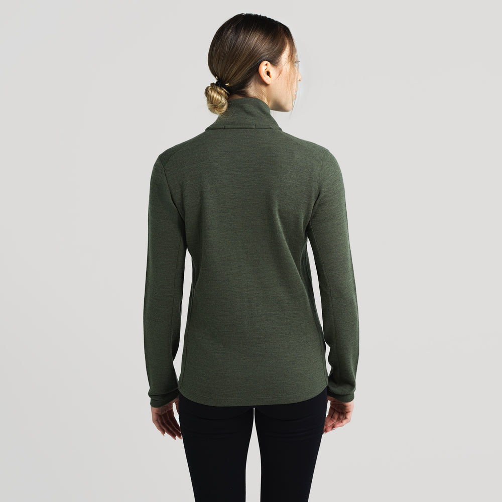 Studio model is 5'8'' and wearing a size Small 
