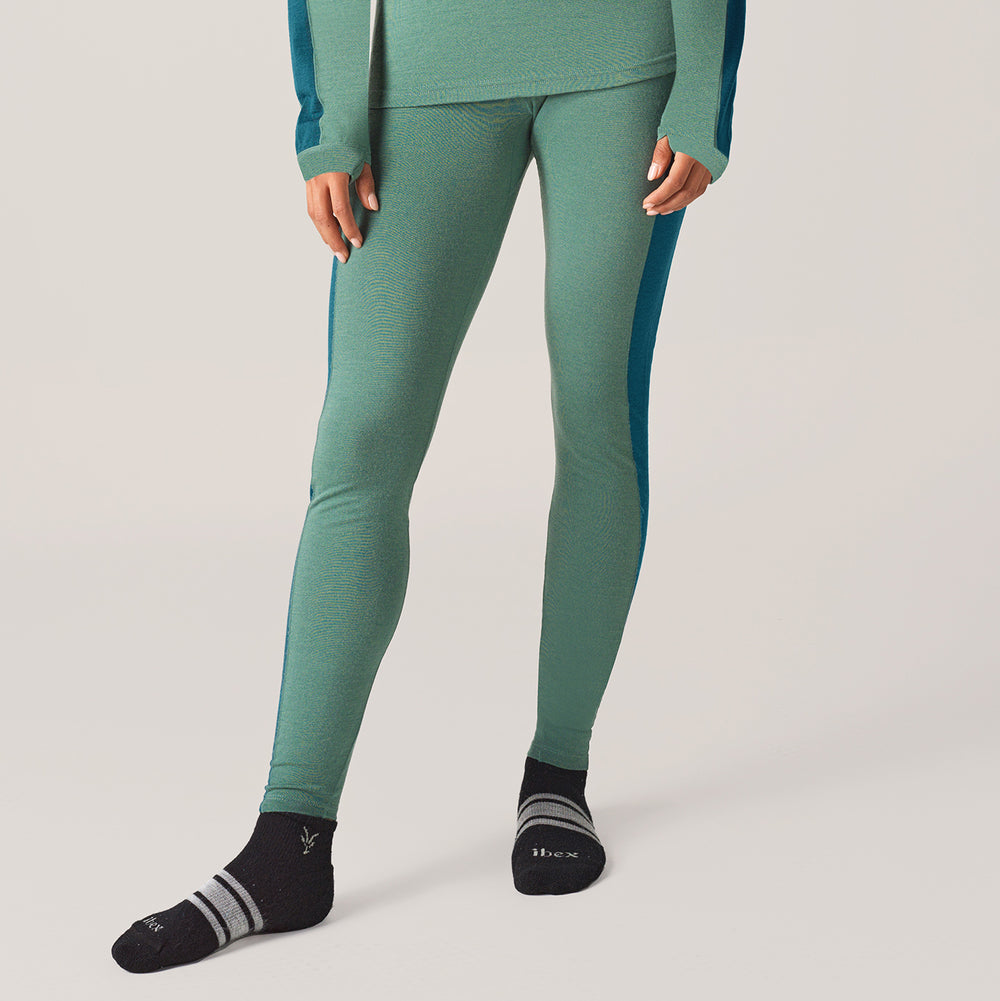 Studio model is 5'4'' and wearing a size Small