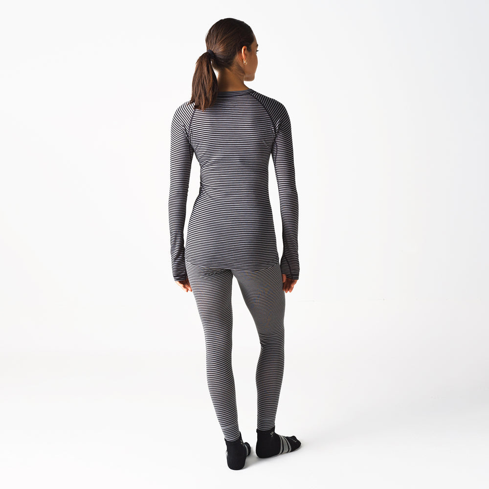 Studio model is 5'4'' and wearing a size Small