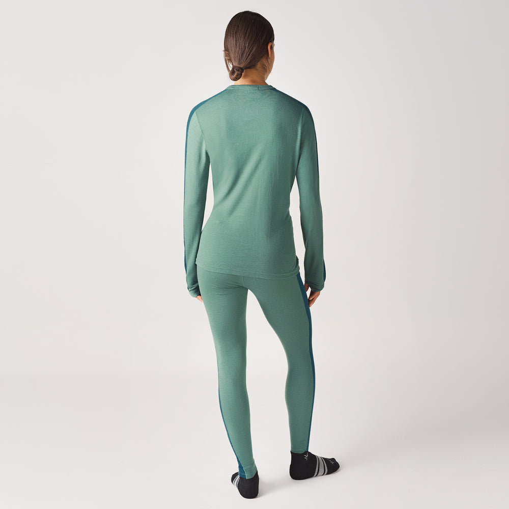Studio model is 5'4'' and wearing a size Small