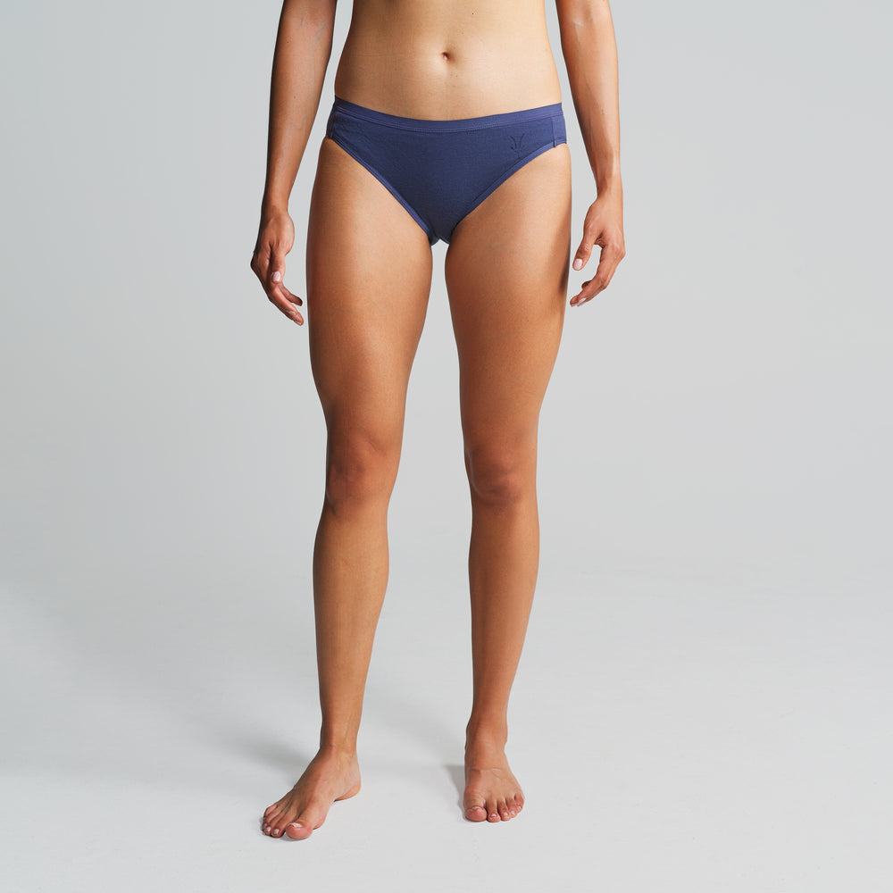 Studio model is 5'4'' and wearing a size Small