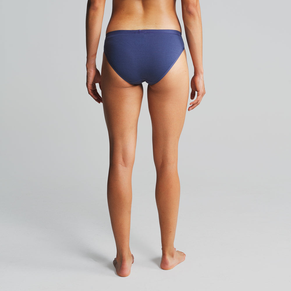 Studio model is 5'4'' and wearing a size Small