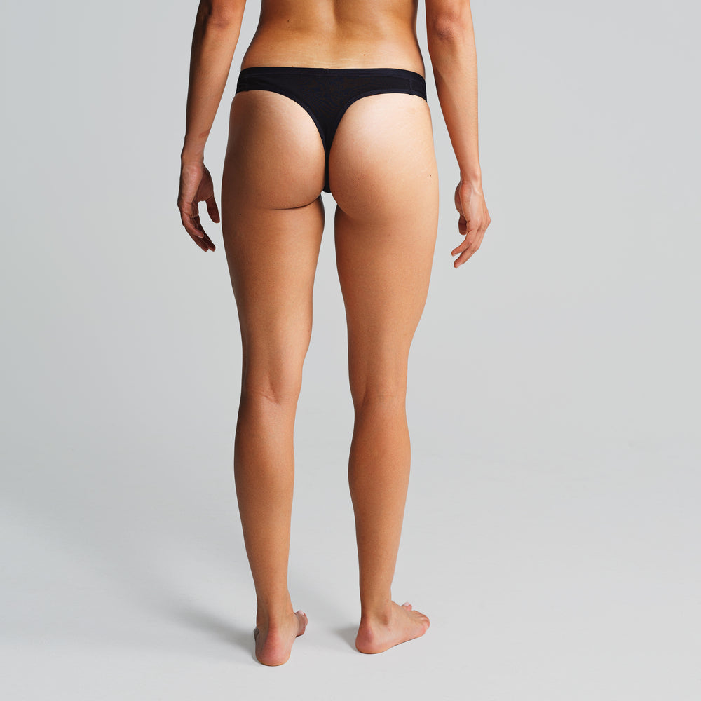 Studio model is 5'4'' and wearing a size Small
