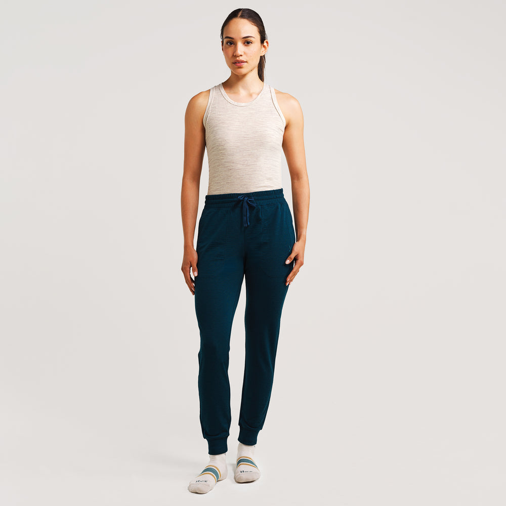 Studio model is 5'4'' and wearing a size Small